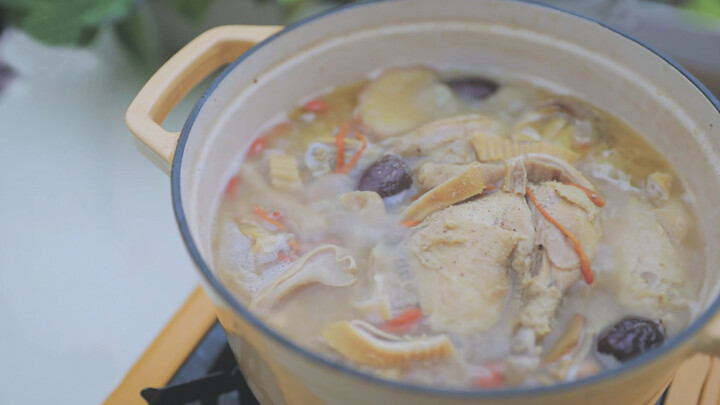 Pork Belly Chicken Warm Pot. Wish This Winter, Someone Can Be There ~
