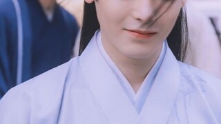 โอ้ เชี่ย! เขาในชุดโบราณมันหล่อขนาดนั้นเลยเหรอ?