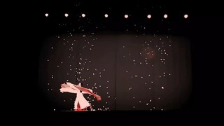 漫天飞雪降下，她用生命舞了最后一曲。