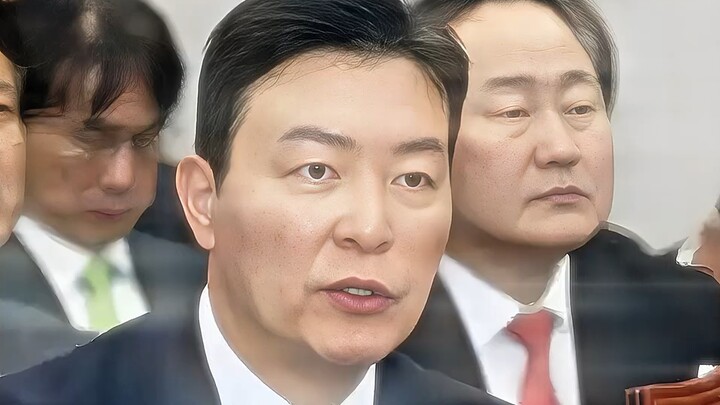 金建希，你的情夫来了