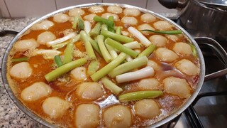 ทำขนมจีนน้ำยากะทิปลาแซลมอลง่าย Salmon fish curry spicy sauce with fish balls & Chicken feet recipe