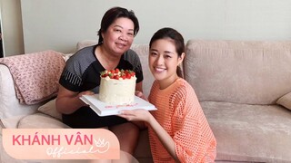 VÂN TỰ TAY LÀM BÁNH SINH NHẬT DÀNH TẶNG MẸ