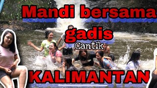 mempesona gadis kalimantan berparas cantik mandi di sungai