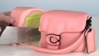 "Thế giới là một chiếc bánh khổng lồ"