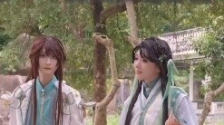 Bộ ảnh cosplay nhóm 12 thành viên của Hua Yishan trong một cảnh quay