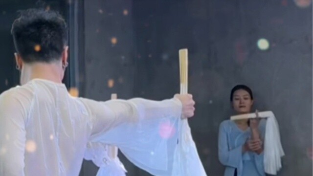 [Bai Xiaobai] "ทำไมเพลง" เวอร์ชั่นตรงท่าเต้นแฟนหนาสไตล์จีน
