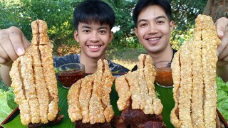 หางหมูกรอบสะนั่นทุ่ง หนังฟูมากๆเนื้อก็นุ่ม กินพร้อมกับซีฟู้ดและแจ่วเข้ากันมาก.