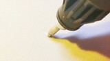 [DIY] Dùng bút nhũ viết chữ dưới ánh đèn màu thật tuyệt!