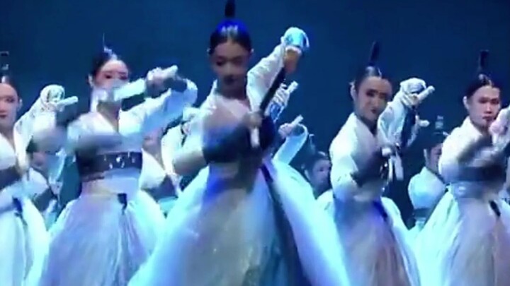 It feels like winter is coming! I finally understand what it takes to dance Korean dance well!