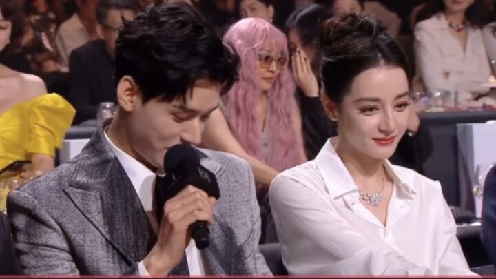 Dilireba and Gong Jun in the same frame, off the stage + on the same stage to receive the award, Anl