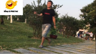 (Phần 3) Giả Làm Bụi Cây Hù Dọa Người Đi Đường :) #Prank