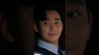 The way he cares for her🥰l Queen of Tears #queenoftears #kimsoohyun #kimjiwon #kdrama #shorts #care