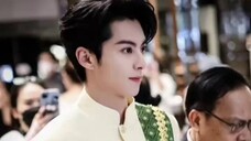 Netizen "Wang Hedi" dan "Run Thailand" menyebut Didi ganteng banget dengan baju adat Thailand!