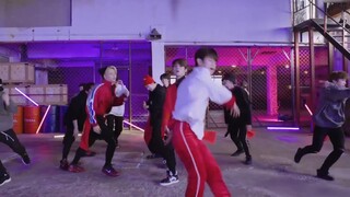 【Stray Kids】Bernyanyi segera setelah kakimu menginjak tanah