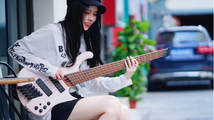 A girl's slap solo with the world's first pink bass