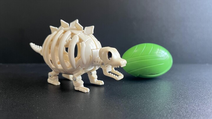 Đây có thể là món đồ chơi trứng khủng long Bandai biến hình đầu tiên mà tôi được tiếp xúc khi còn nh