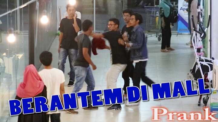 Prank berantem di mall. 3 vs 1