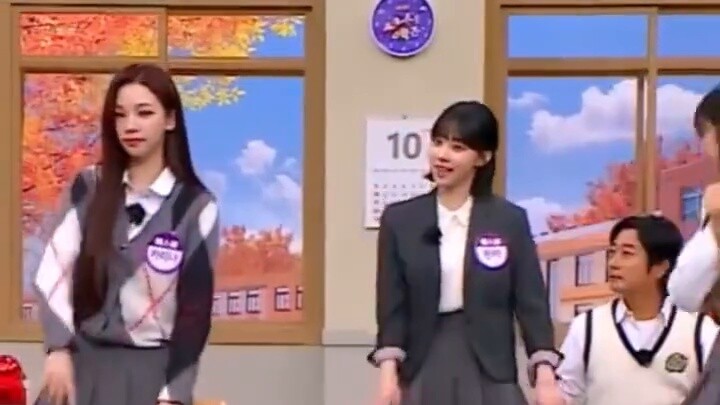 คิมมินจองกระโดดเบาๆ แต่ทำไมเธอถึงดูเขินอายจังนะ... มันทำให้ฉันรู้สึกคัน