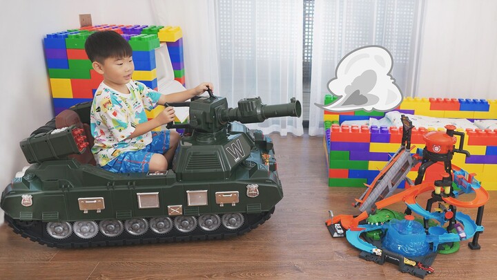 Chiếc xe thể thao Hot Wheels đổi màu yêu thích của Feng Feng!