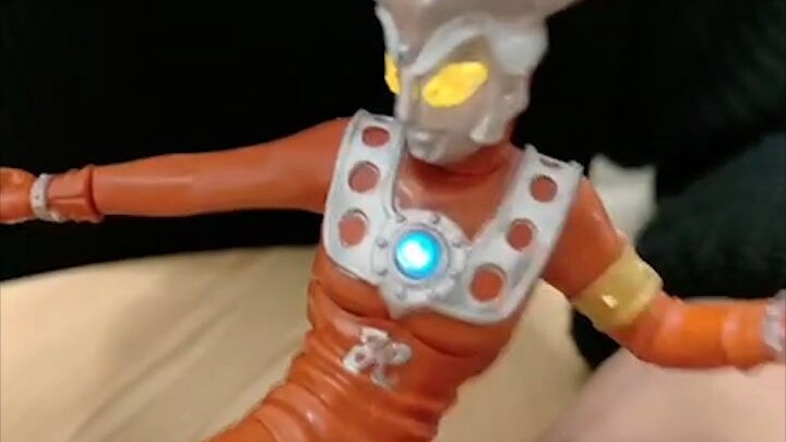 A thought-provoking mistake almost caused me to miss the glowing Leo Gachapon? The black-faced new U