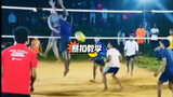 Setelah menonton video ini Anda akan mengetahui cara menghancurkan bola - whip dunk