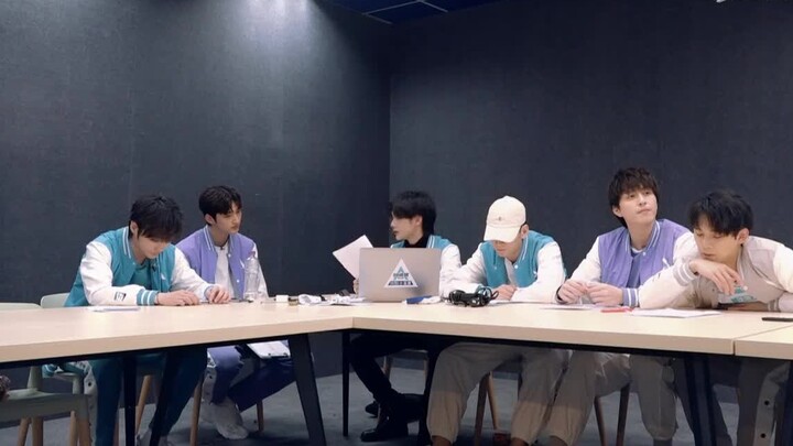 [ไฮไลท์] นักร้องนักแต่งเพลงกลุ่ม 1 ซ้อมในห้องซ้อม หยาน ซู่เจีย เข้ามาแอบฟังและถูกโจว เจิ้นหนาน ค้นพบ