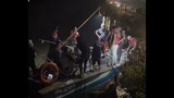 Hàng vạn người dân đổ xuống cầu xem đội cứu hộ tìm kiếm Hải Như Phần 2