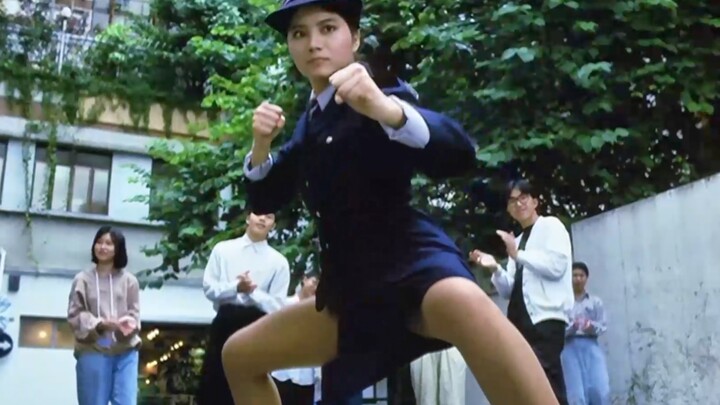 这 才 是 穿 丝 袜 里 最 能 打 的 女 人！！