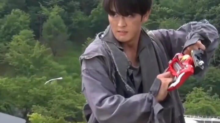 ปรากฎว่าเด็กฟูชิอิเป็นเด็กร่าเริงและมีแดดในชีวิตจริง ดูเหมือนว่าคุนิโตะ วาตานาเบะจะใช้ความพยายามอย่า