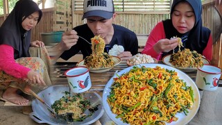 Wow.. Nikmat Bener.. IndoMIE GORENG Pake  KANGKUNG Blacan, Nikmatnya Gak Ada Obat