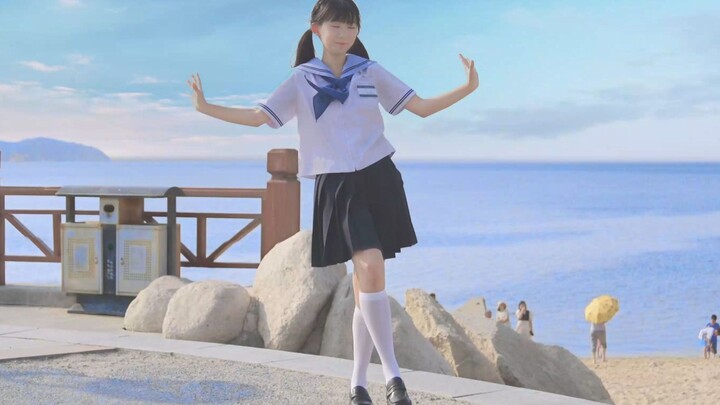 The sea, sailor suit and girl [hide and seek]
