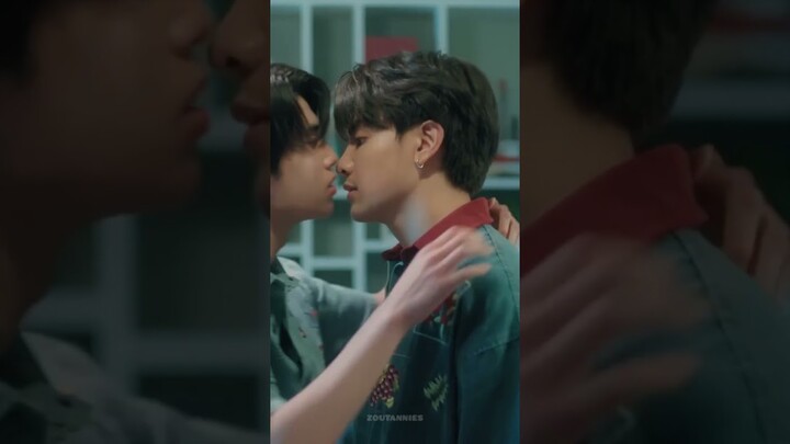 hidden agenda ep 7 kiss #hiddenagenda #joongdunk #starinmymind #blseries #bl #thaibl #joongarchen