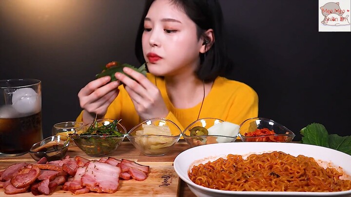 Đồ ăn Hàn : Nhăm nhăm mì cay, thịt hun khói 2 #MonngonHan