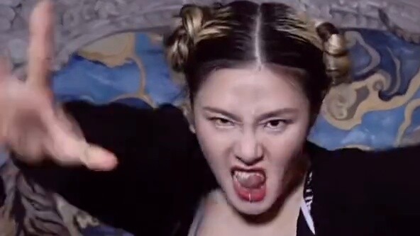 Ai hiểu được? Tôi thực sự đã xem video này của LeeJung cả đêm!