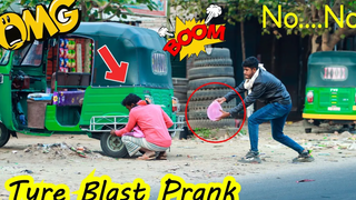 เล่นตลก Viral Tyre Blast กับ Popping Balloons ปฏิกิริยาตลกกับ Popping Balloon Prank (5G Prank)