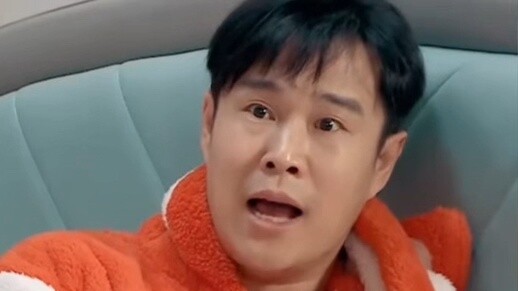 When the wife learned to put on makeup for the first time, the emotional value of the family was ful