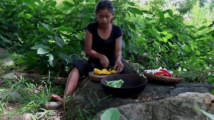 cooking vegetables near in the river (primitive survival skills)