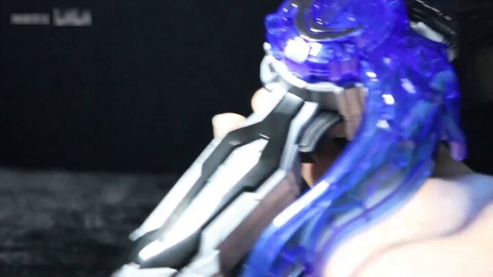 As expected, even the sword inserted in the belt is not restored in DX (laughs) Kamen Rider Blade DX