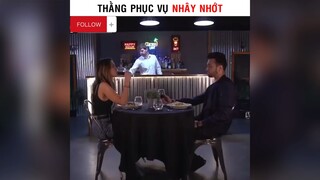 Thằng phục vụ nhây nhất