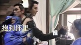 Zhao Lusi was carried by  WuLei behind the scene