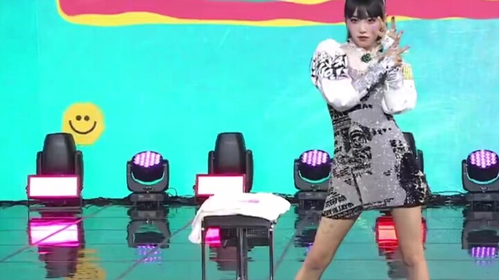 I won’t tell who is going crazy again! Choi Ye Na coconut milk dances panorama again