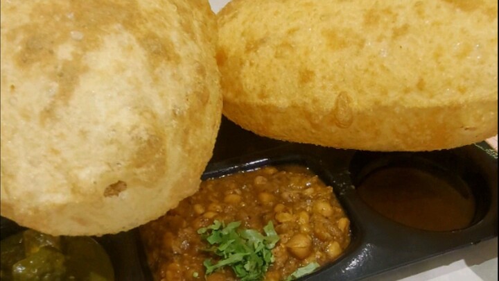 Indian Bhture chole