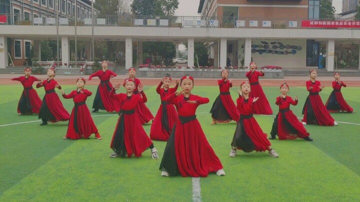 Mongolian men and women group dance "White Horse"