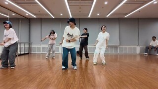 Thanks to Niu Chanzi's Supernatural, hip-hop classes have become popular.