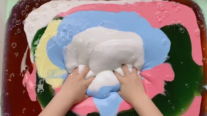 Trộn hết 50 kg các loại slime nước giả.