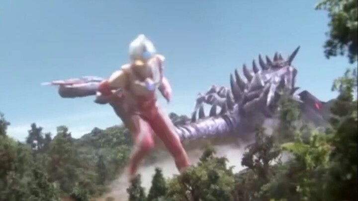 The famous scene where Ultraman is pierced through the body!