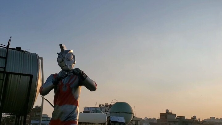 Ultraman Ace ได้ทำเคสหนัง Ultraman ที่เขาทำเองสำเร็จแล้ว ลองใส่ดูเป็นยังไงบ้าง?