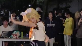 Kagamine Rin, em là chiếc bánh nhỏ hương cam! Tôi đã nhảy theo bài Drop Pop Candy và biểu diễn tại b