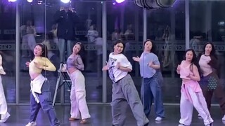 Dinosaurus Bersiaplah untuk musim panas #xiaochubbychoreography
