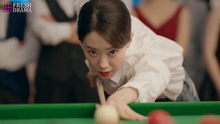 💥The humble housewife is actually a snooker master! She runs the table with a single shot!